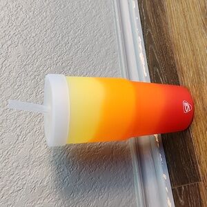 NWOT Silipint 32 oz Straw Tumbler Marigold Red Orange Yellow Ombre